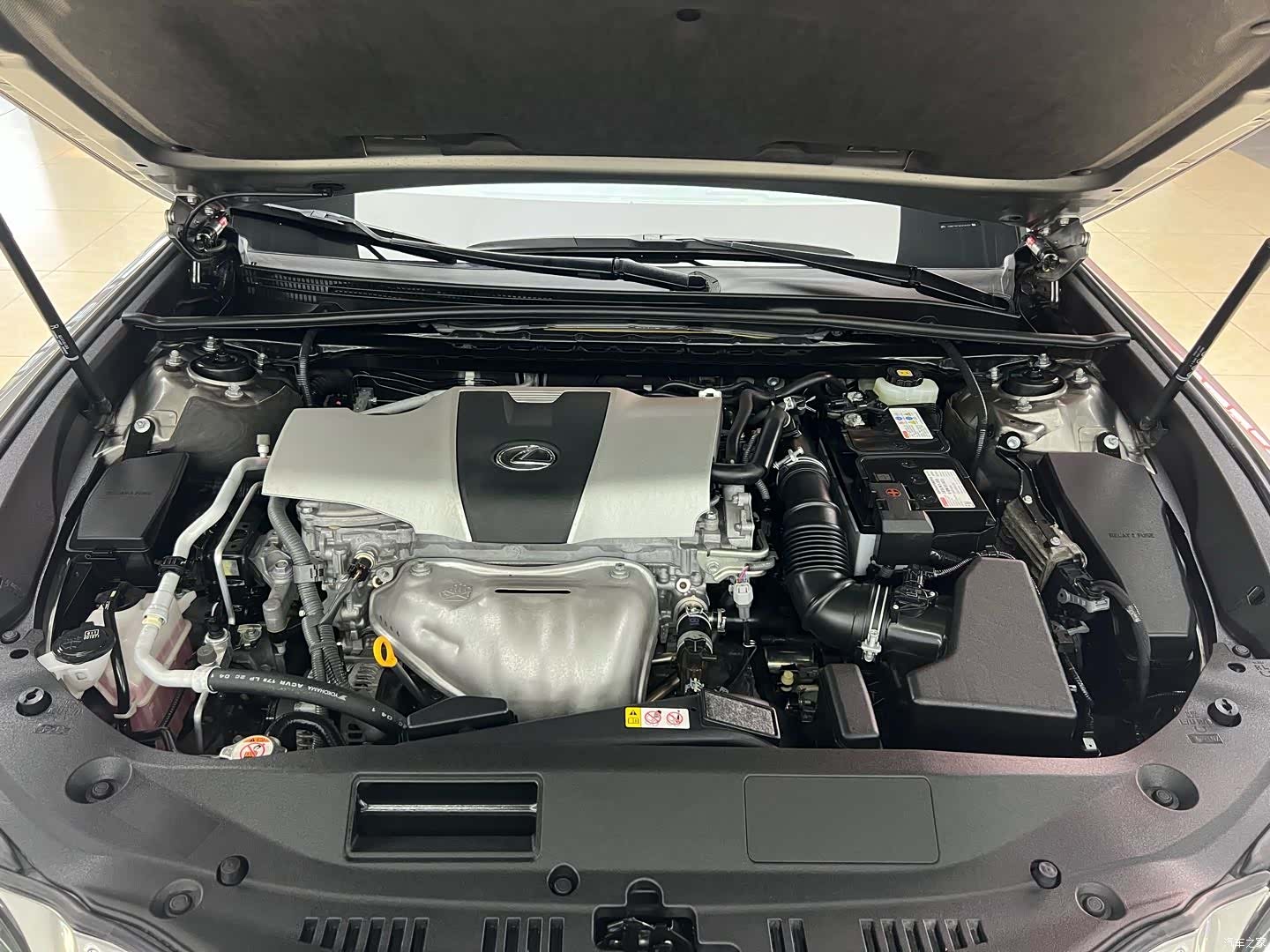 Lexus ES, 2019 26