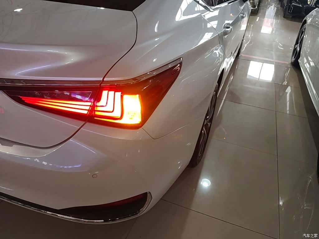 Lexus ES, 2019 8