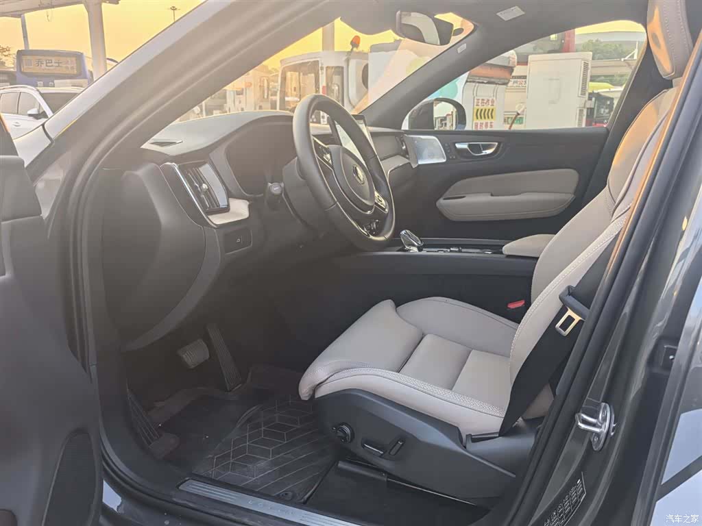 Volvo XC60, 2025 8