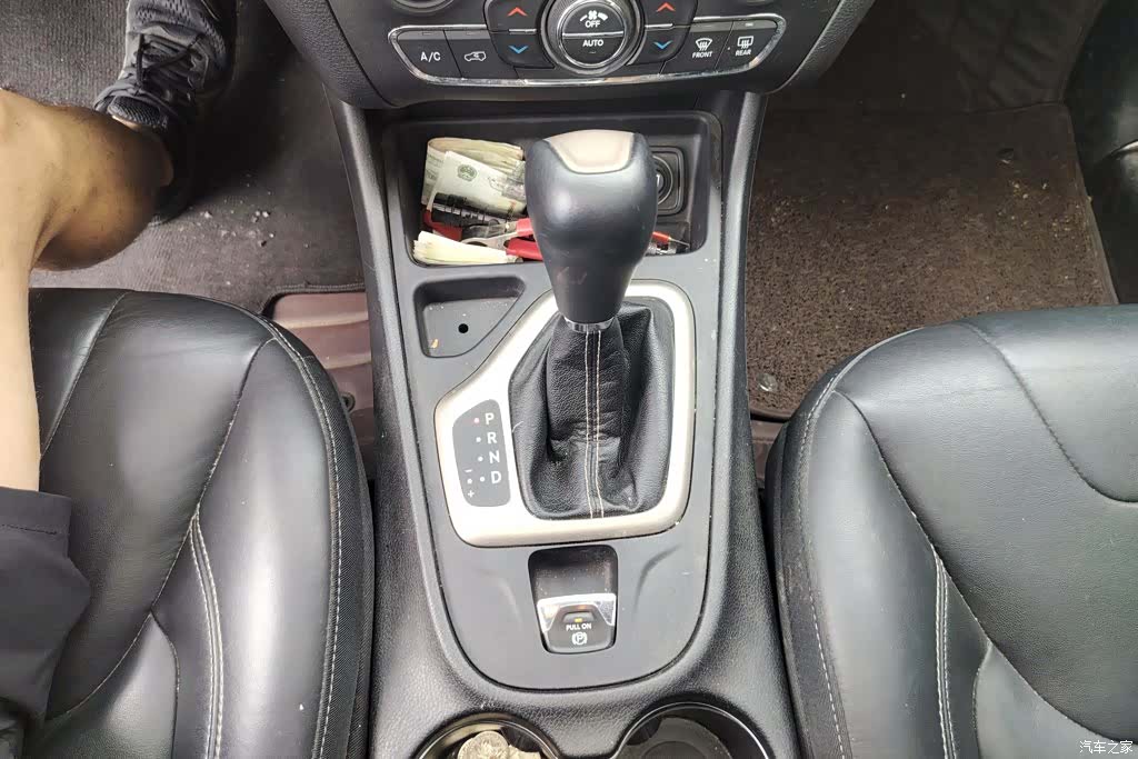 Jeep Cherokee, 2017 16