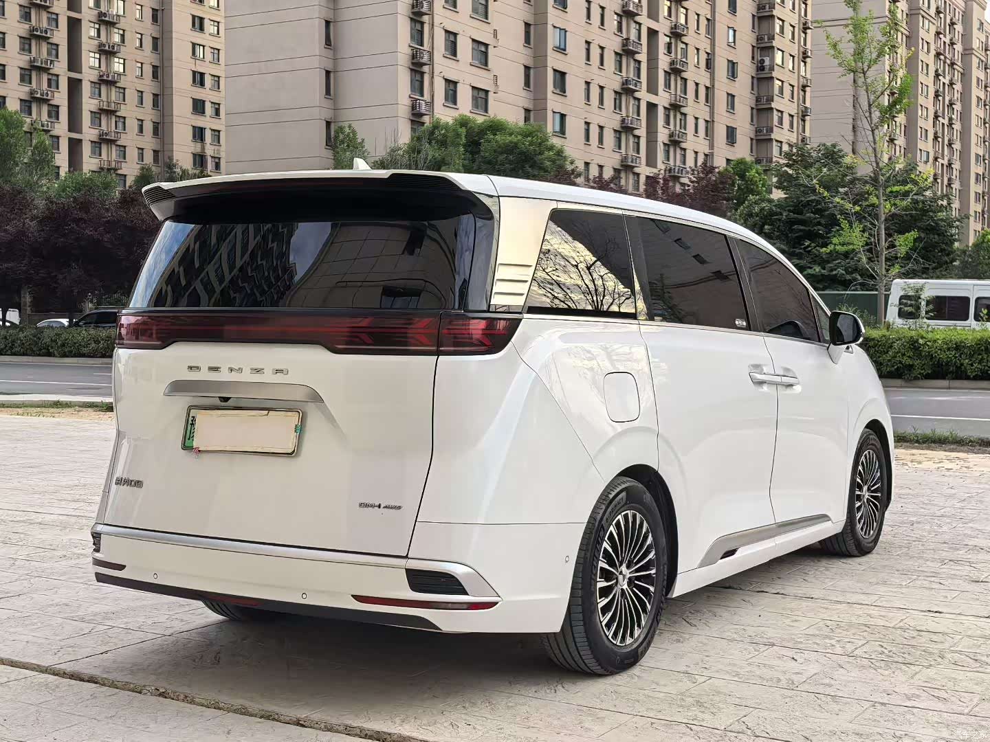 Denza D9, 2023 9