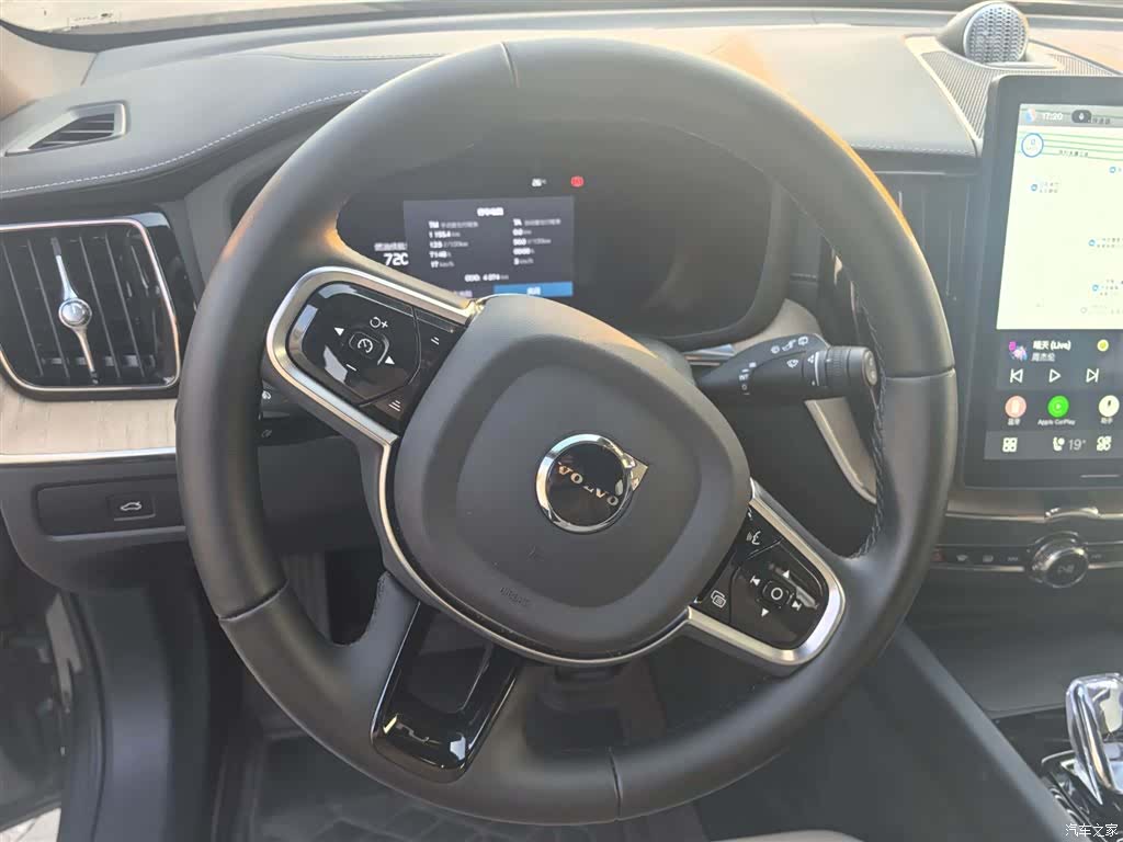 Volvo XC60, 2025 11