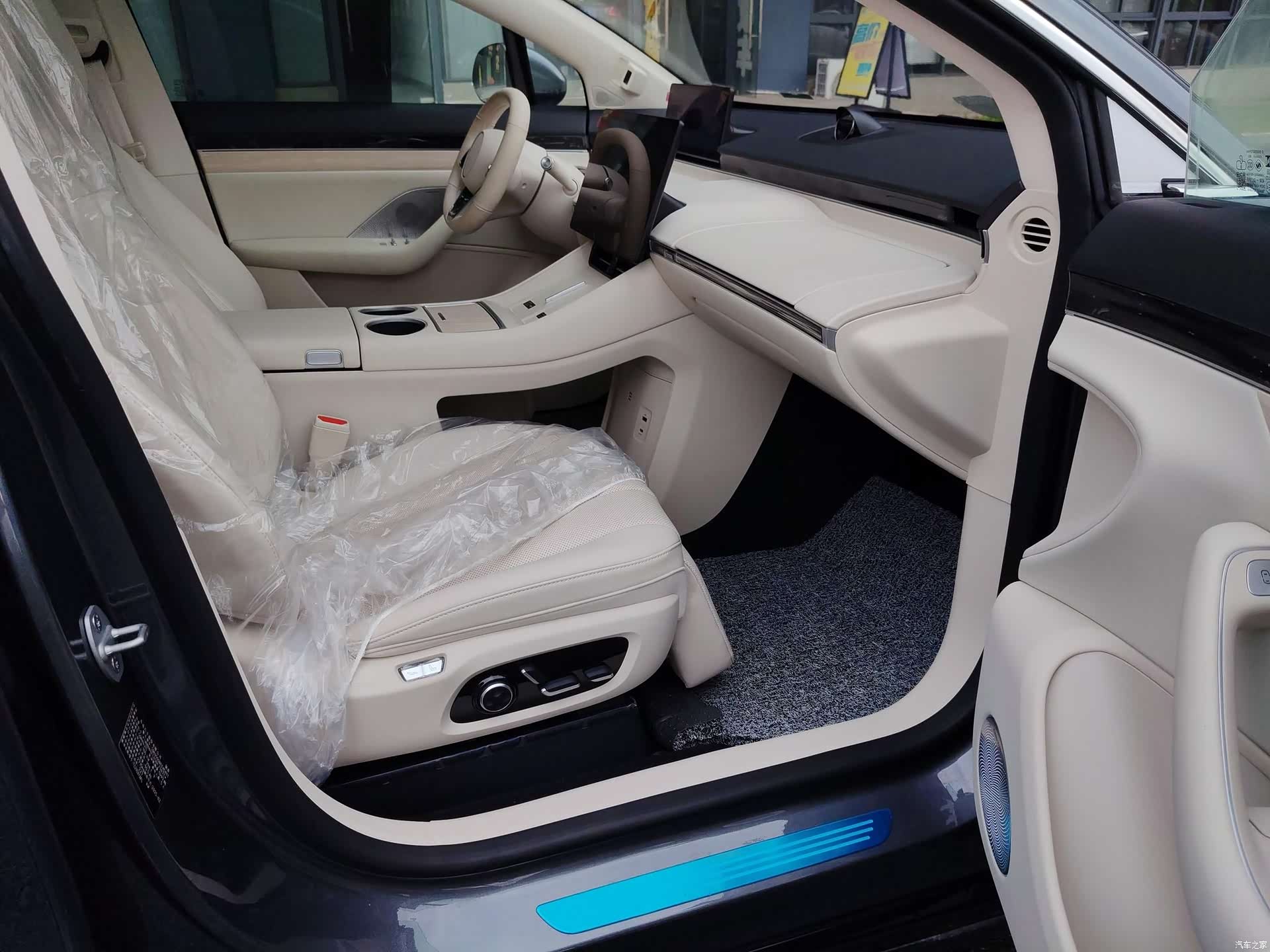 Luxeed R7, 2026 13