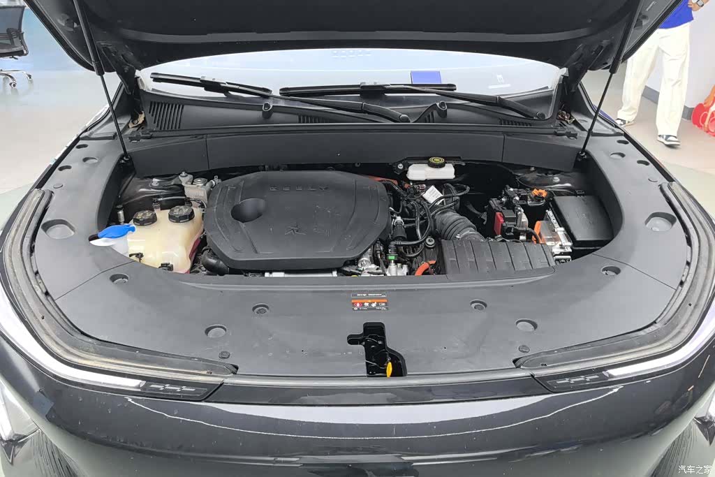 Geely Galaxy L7, 2025 10