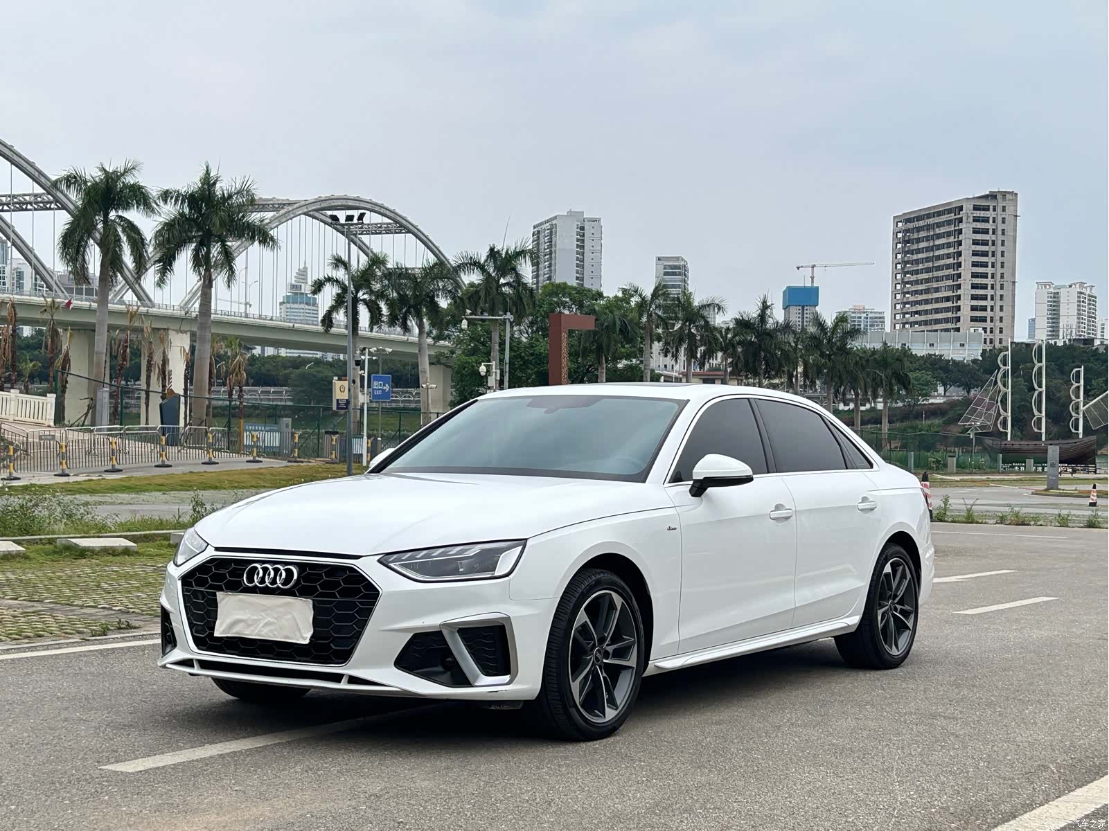 Audi A4L, 2023 1
