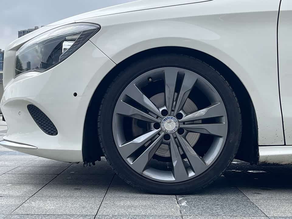 Mercedes-Benz CLA