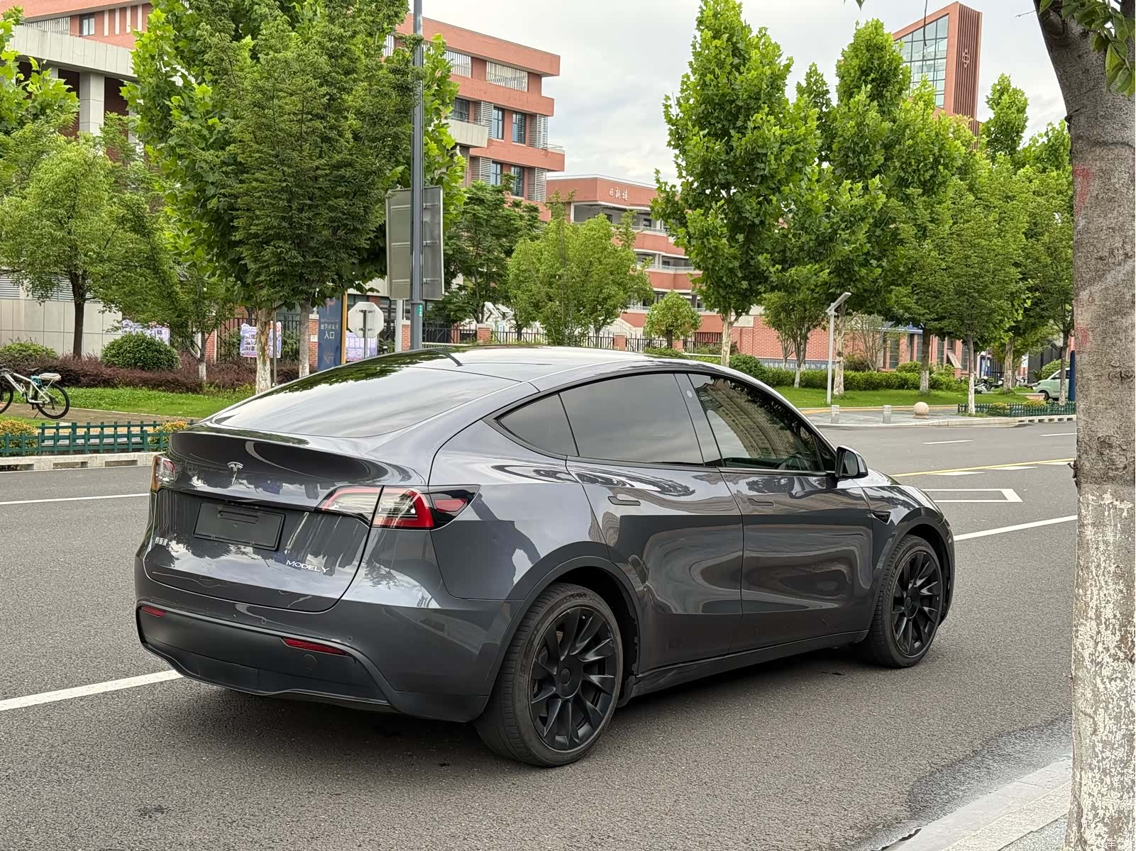 Tesla Model Y, 2021 4