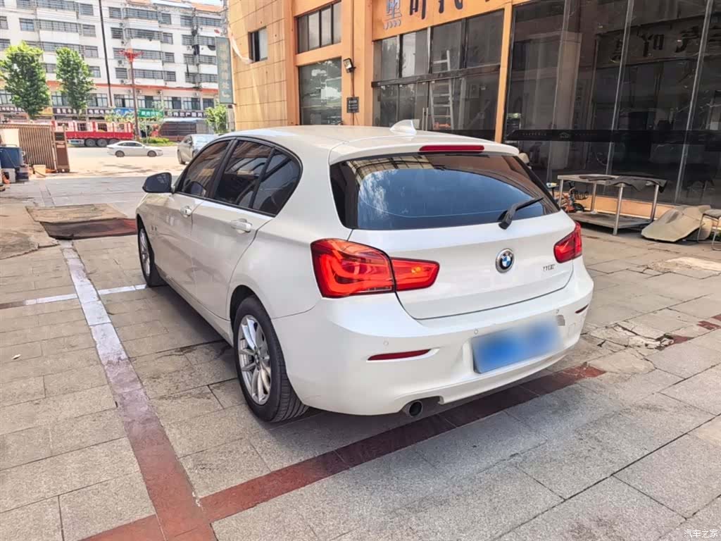 BMW 1 Series, 2018 все фото