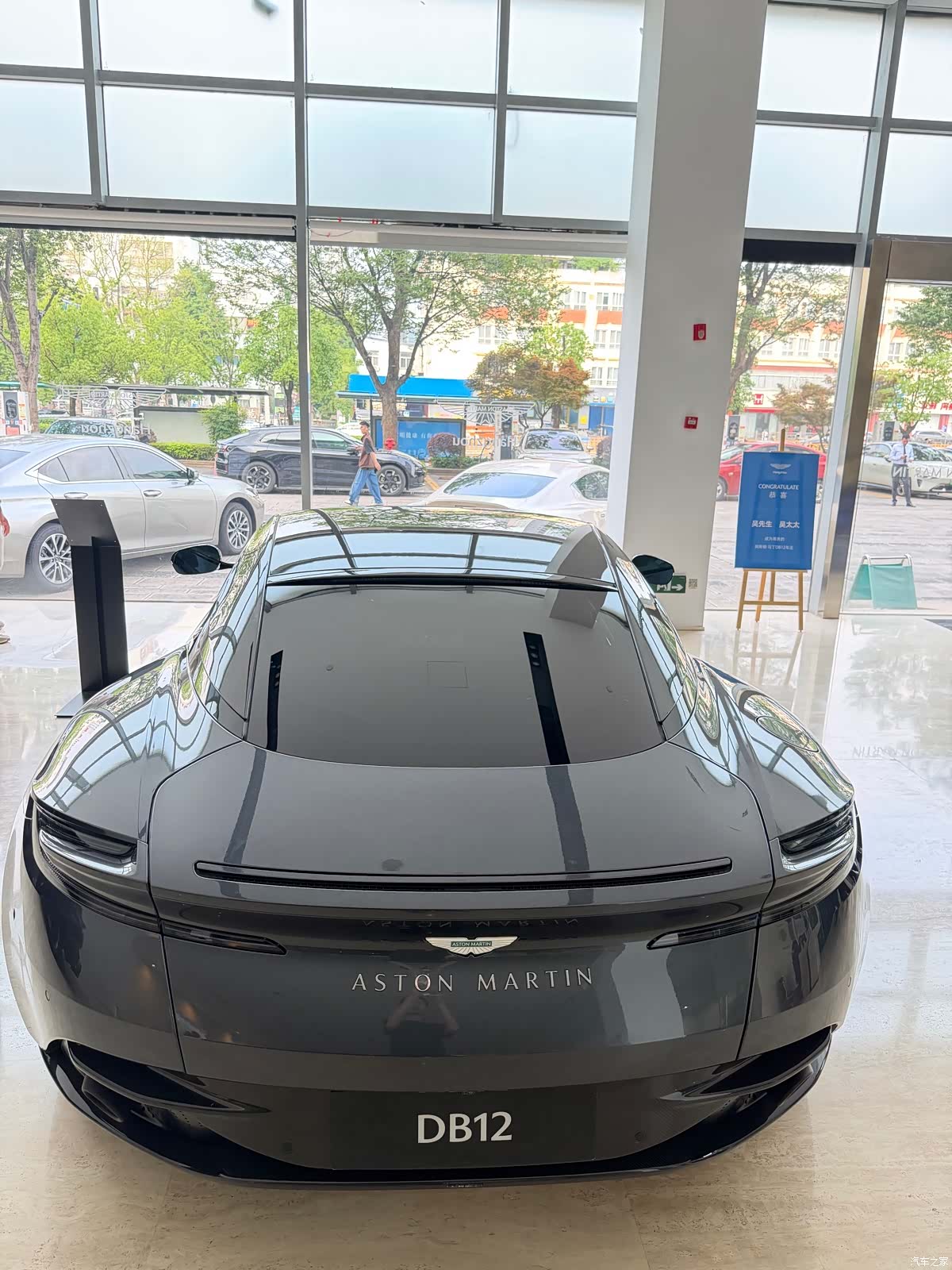 Aston Martin DB12, 2025 4