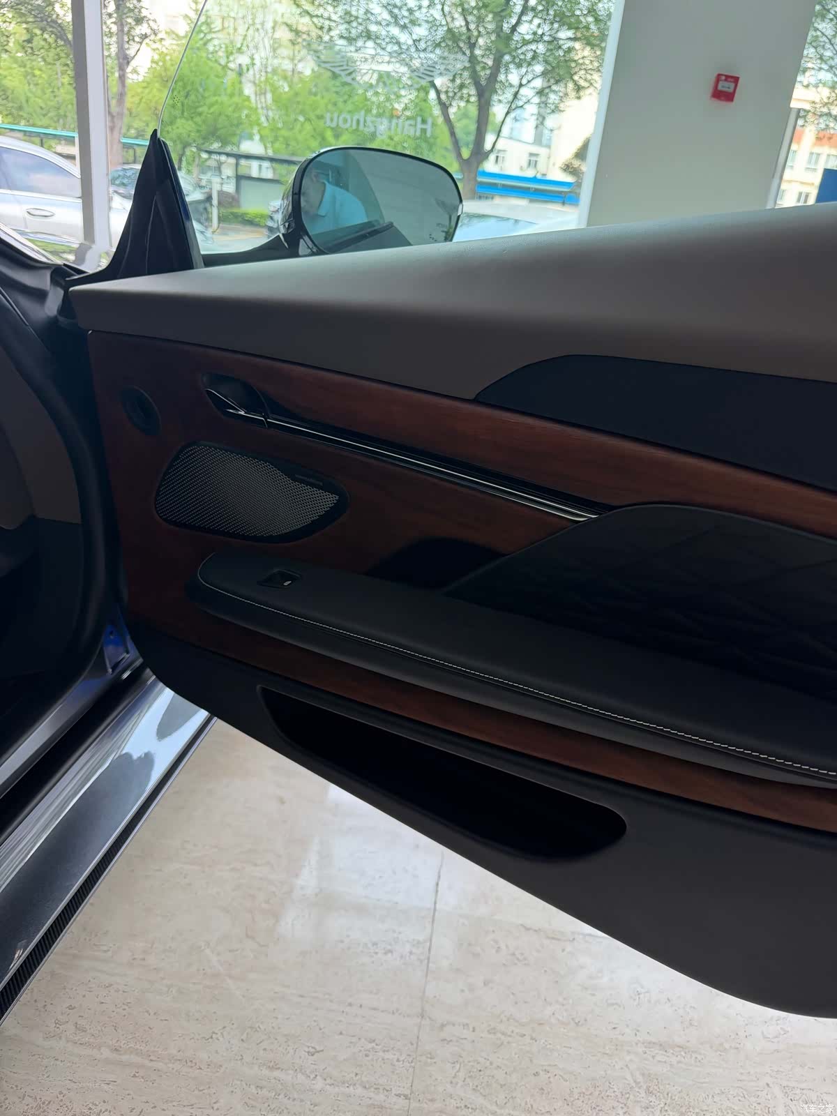 Aston Martin DB12, 2025 7