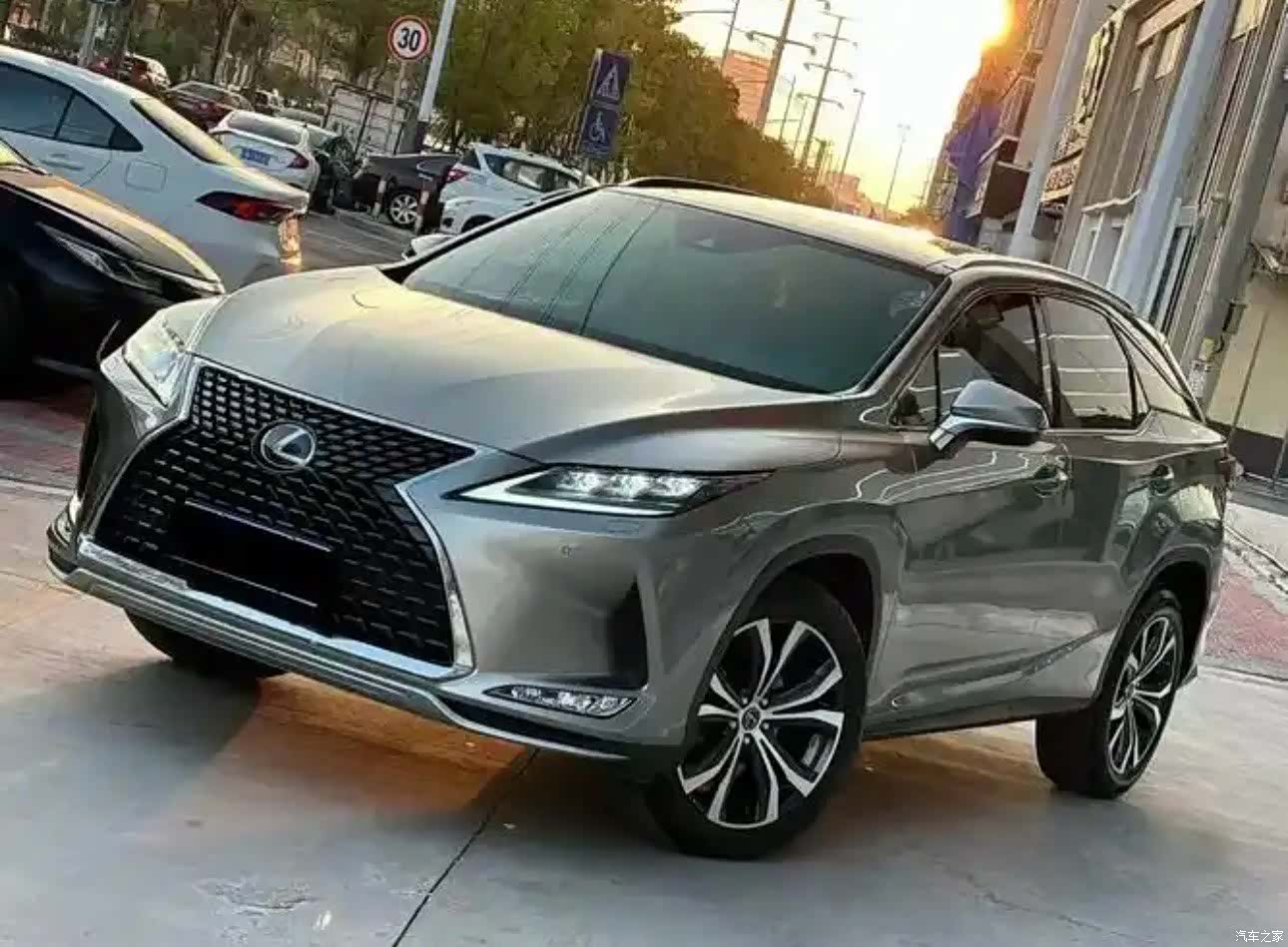 Lexus RX, 2021 1