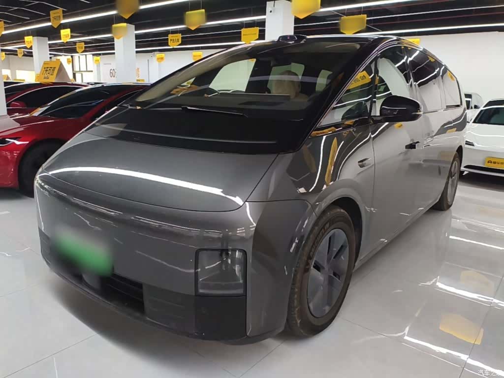 Li Auto MEGA, 2025 1