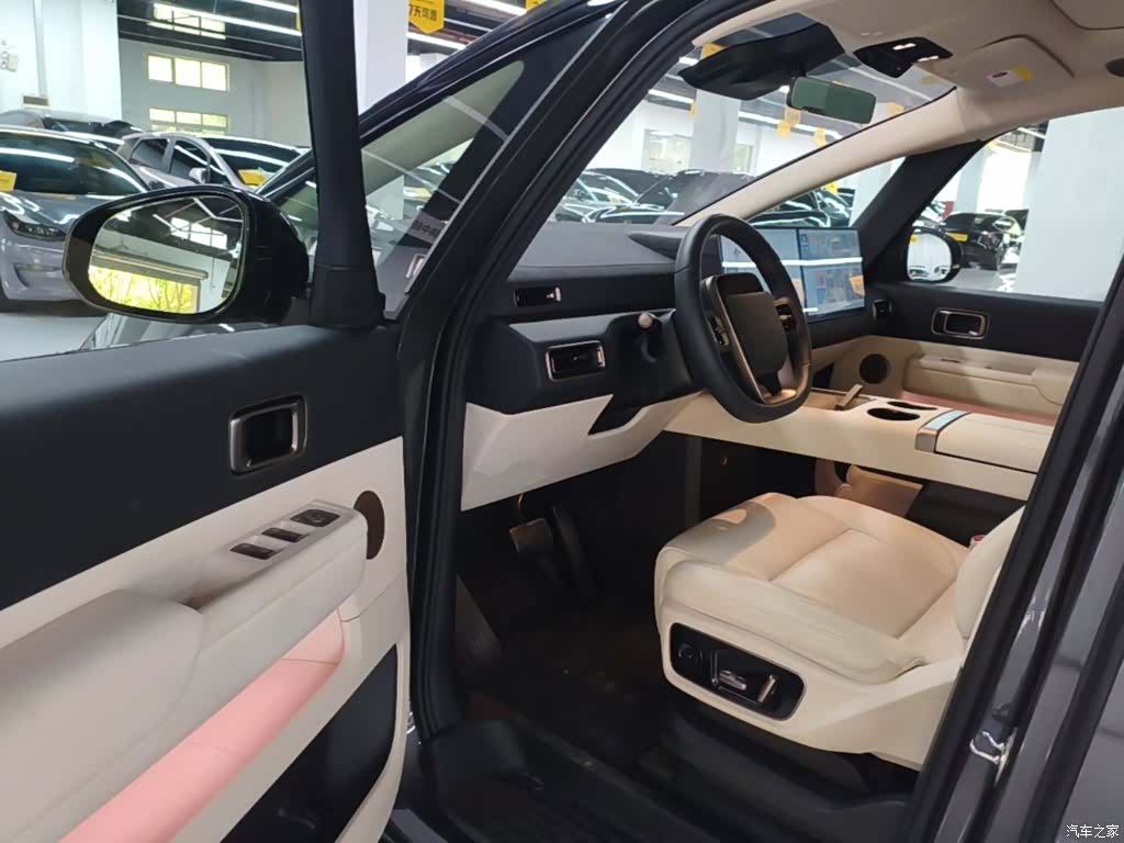 Li Auto MEGA, 2025 12