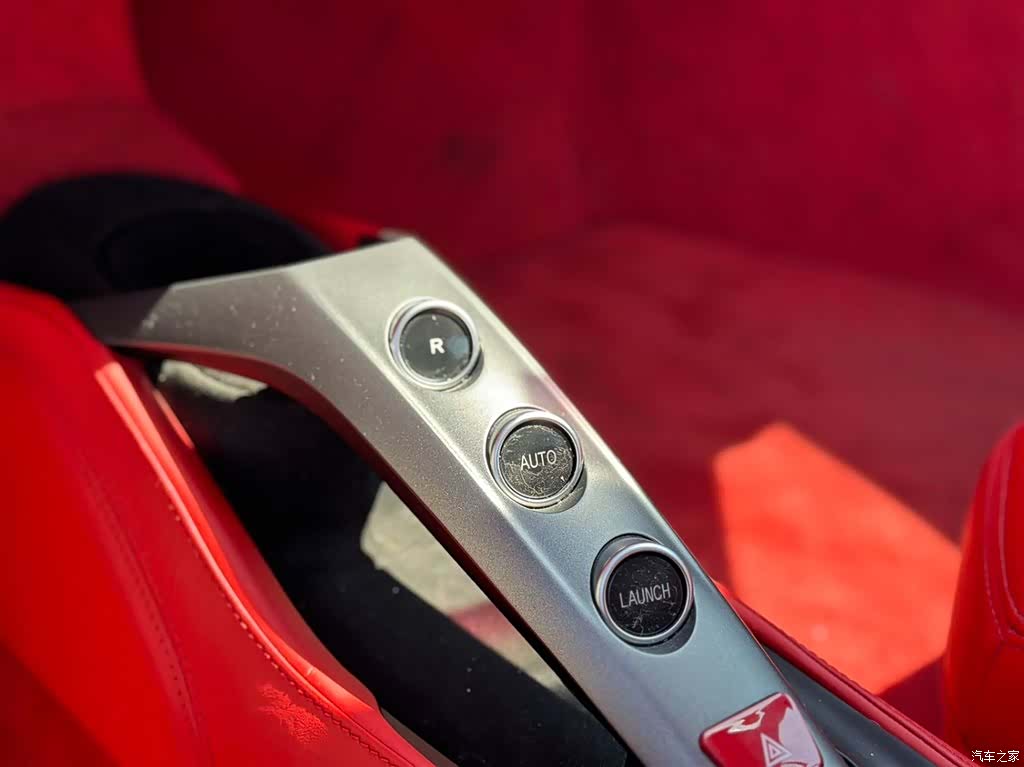 Ferrari 488, 2016 9