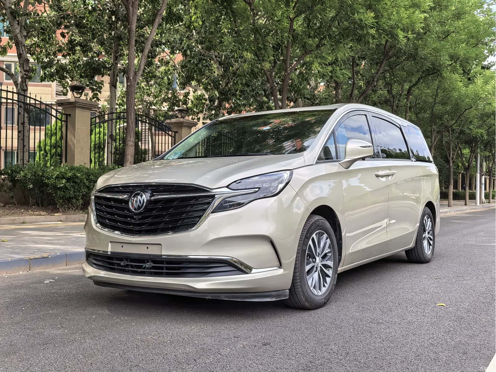 Buick GL8, 2021 1