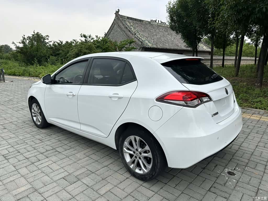 MG MG5, 2015 23