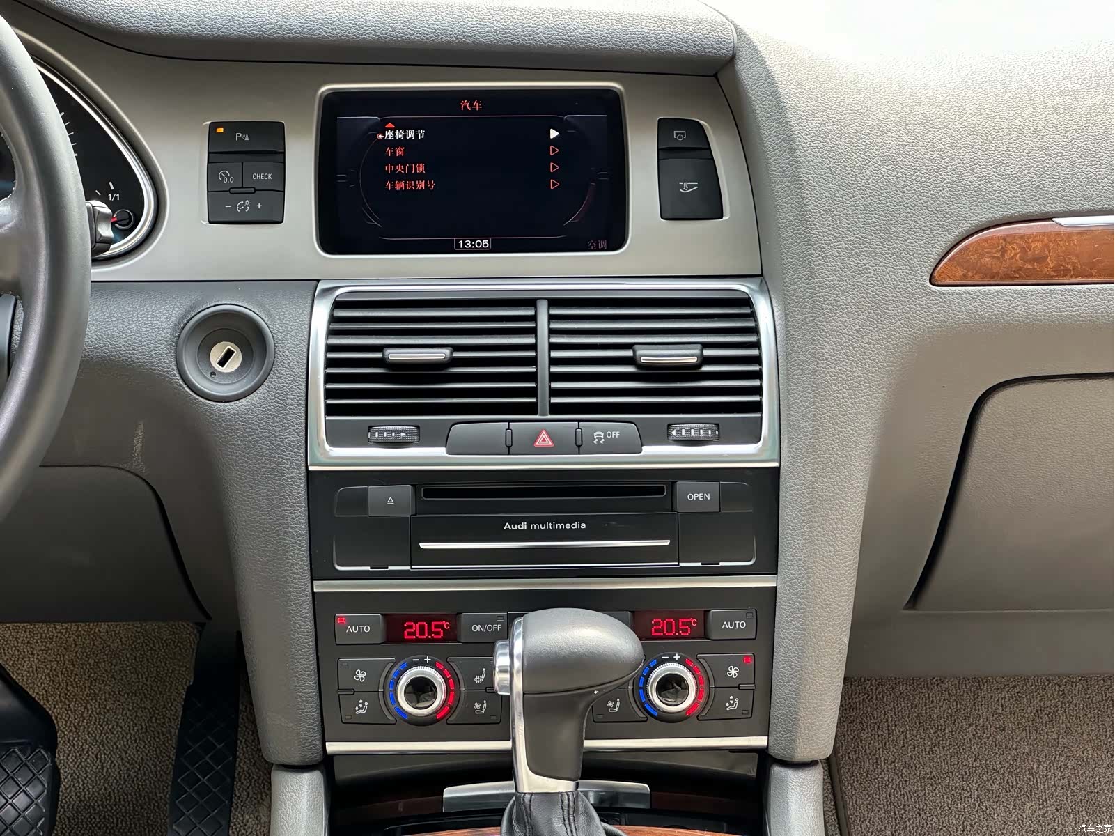 Audi Q7, 2011 10