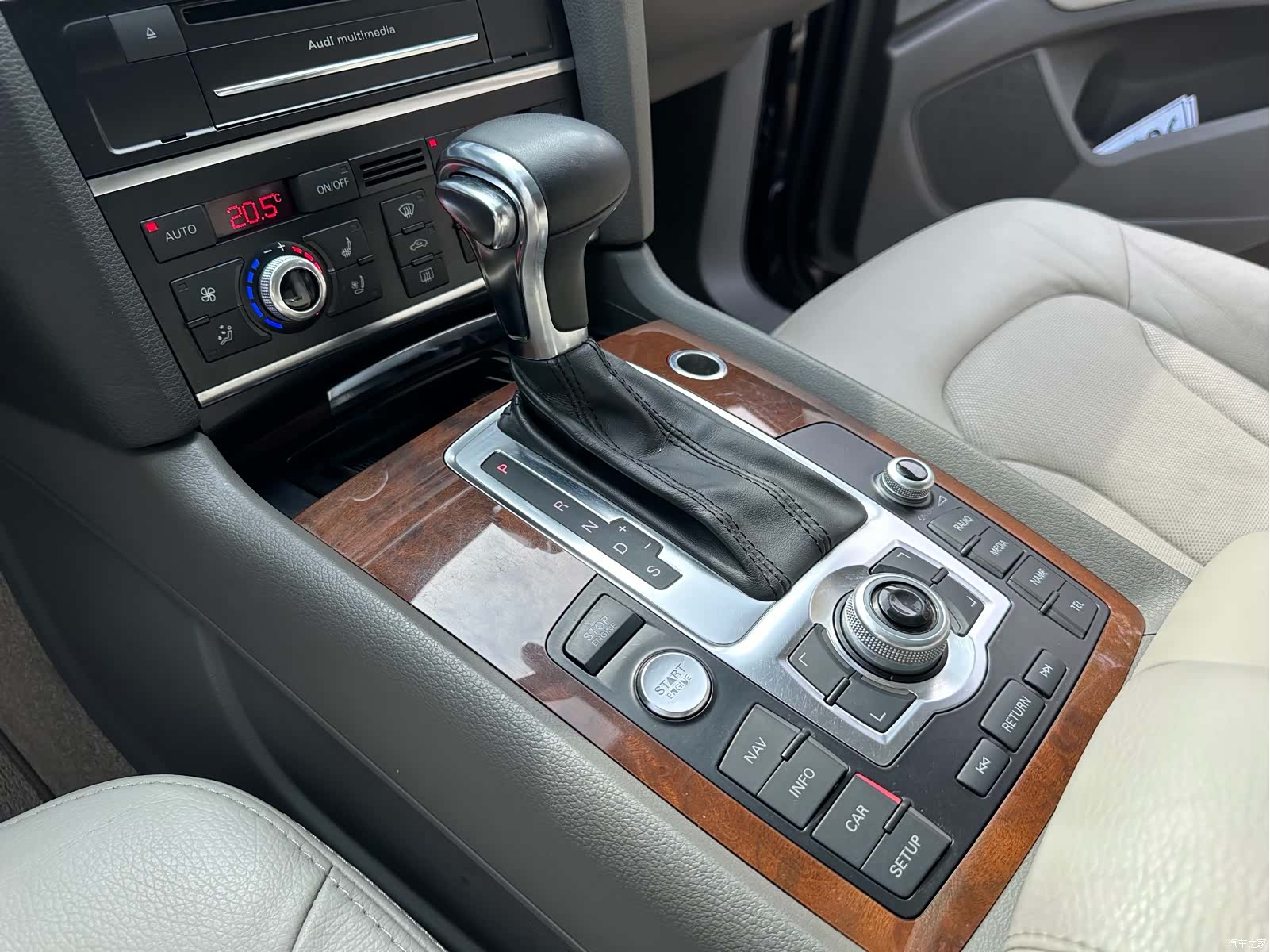 Audi Q7, 2011 8