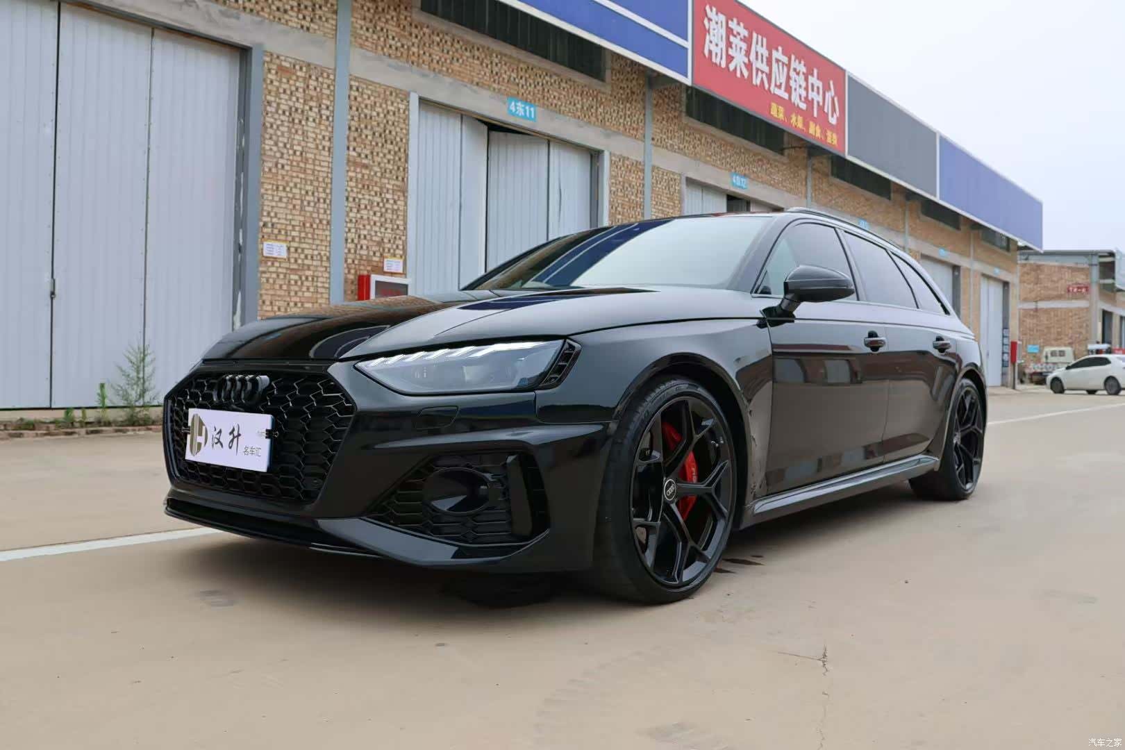 Audi RS4, 2025 1