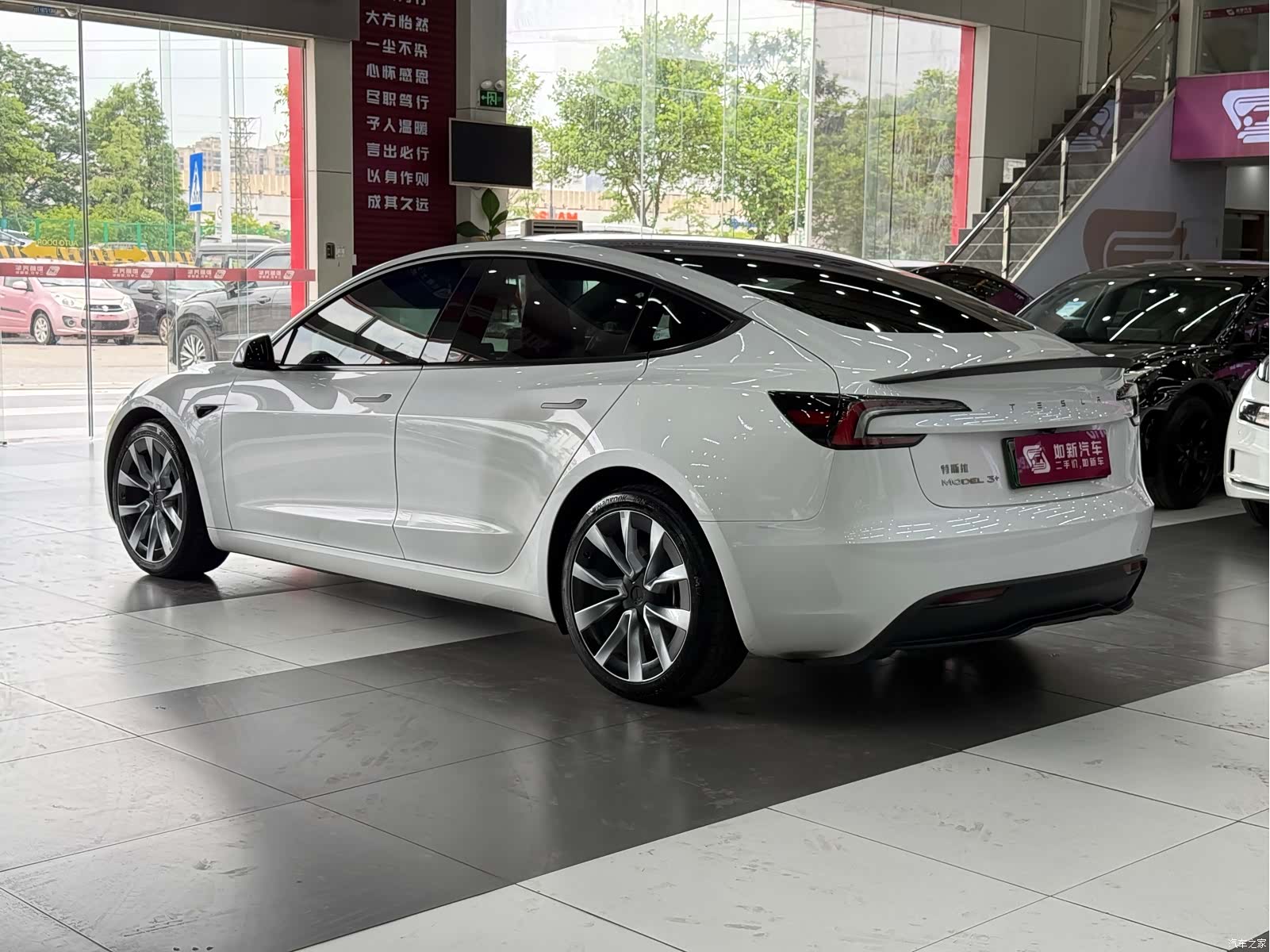 Tesla Model 3, 2025 4