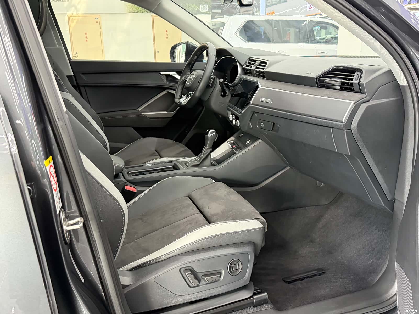 Audi Q3, 2023 11