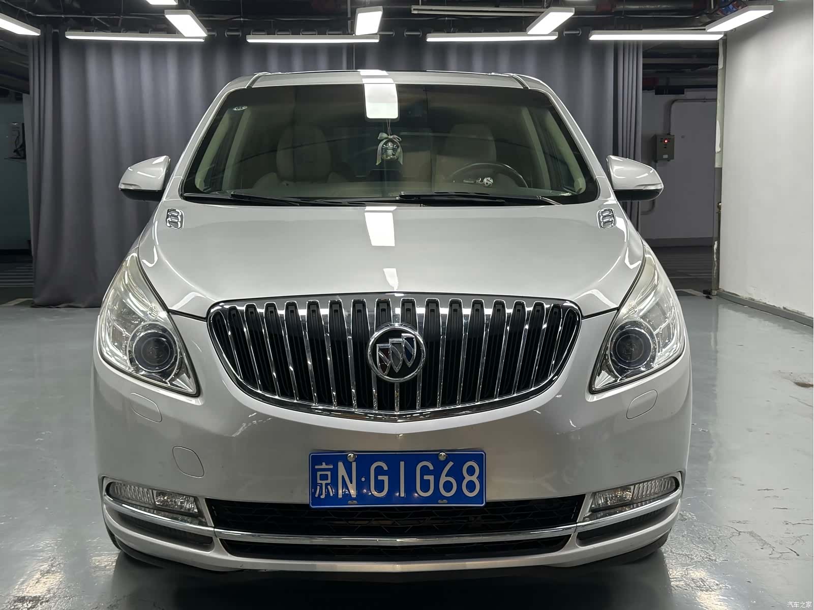 Buick GL8, 2011 3