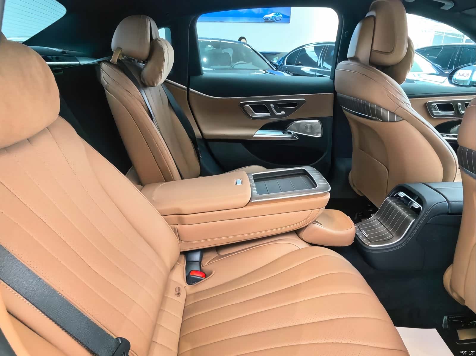 Mercedes-Benz E-Class, 2024 15