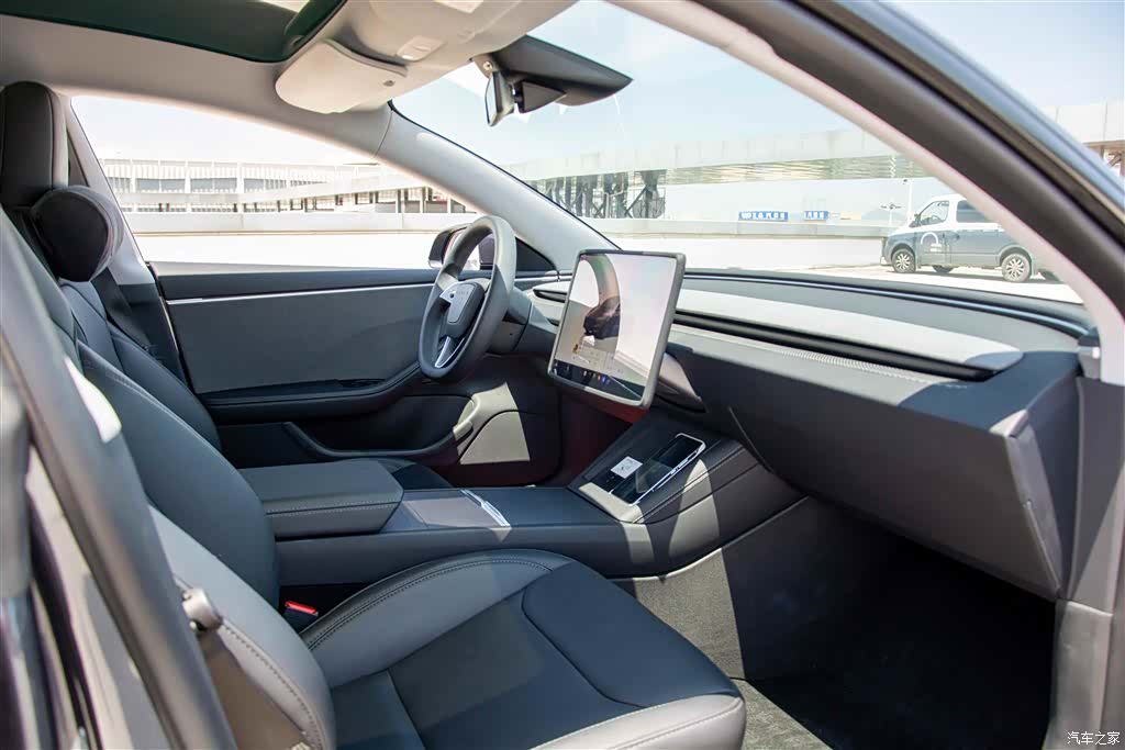 Tesla Model 3, 2024 13
