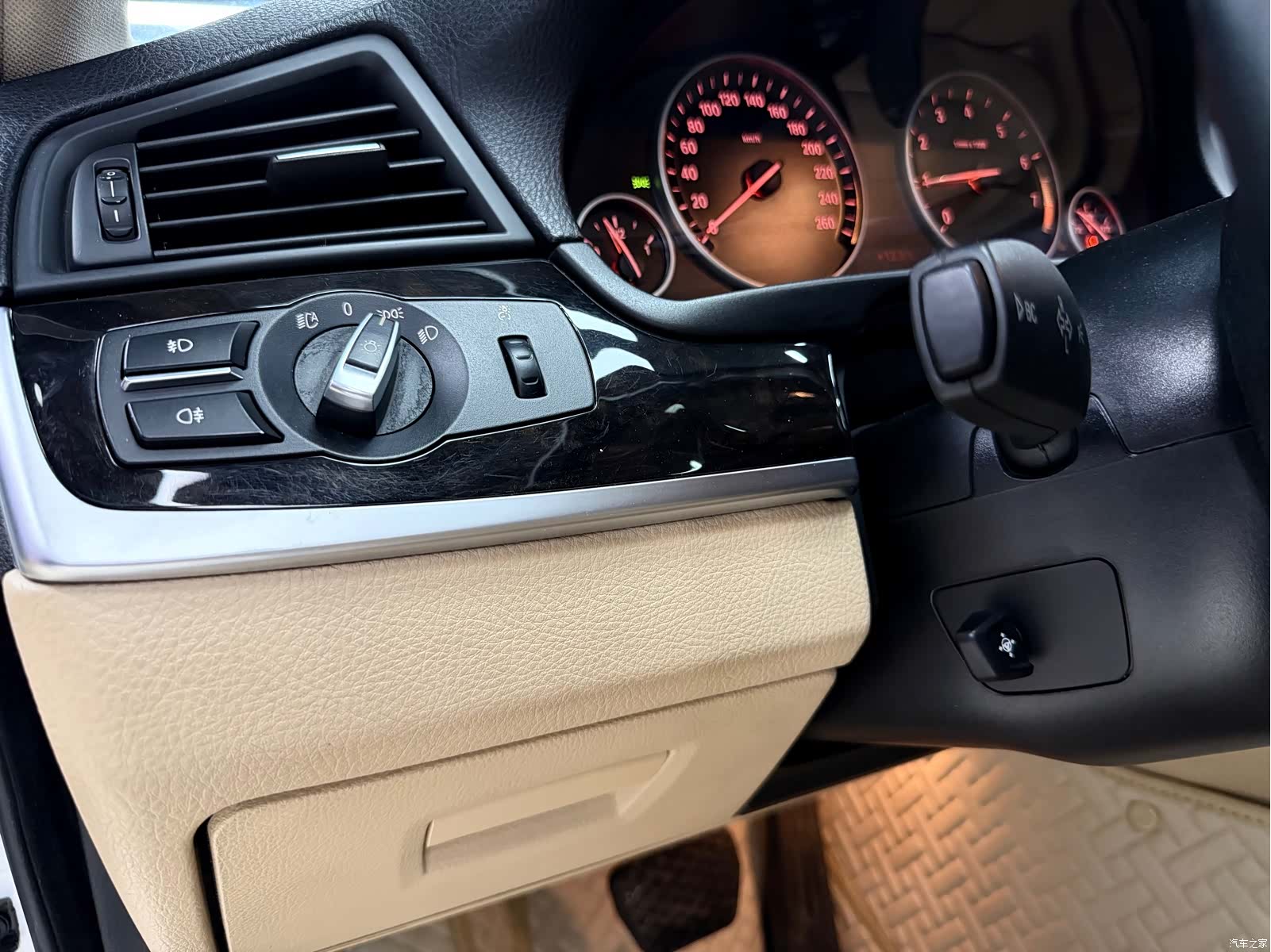 BMW 5 Series, 2013 27