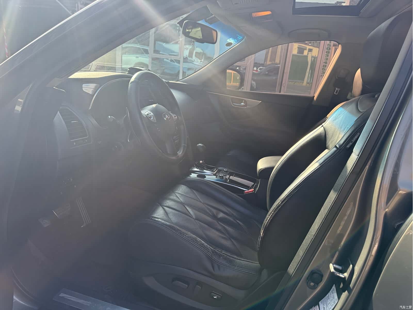 Infiniti FX35, 2011 8