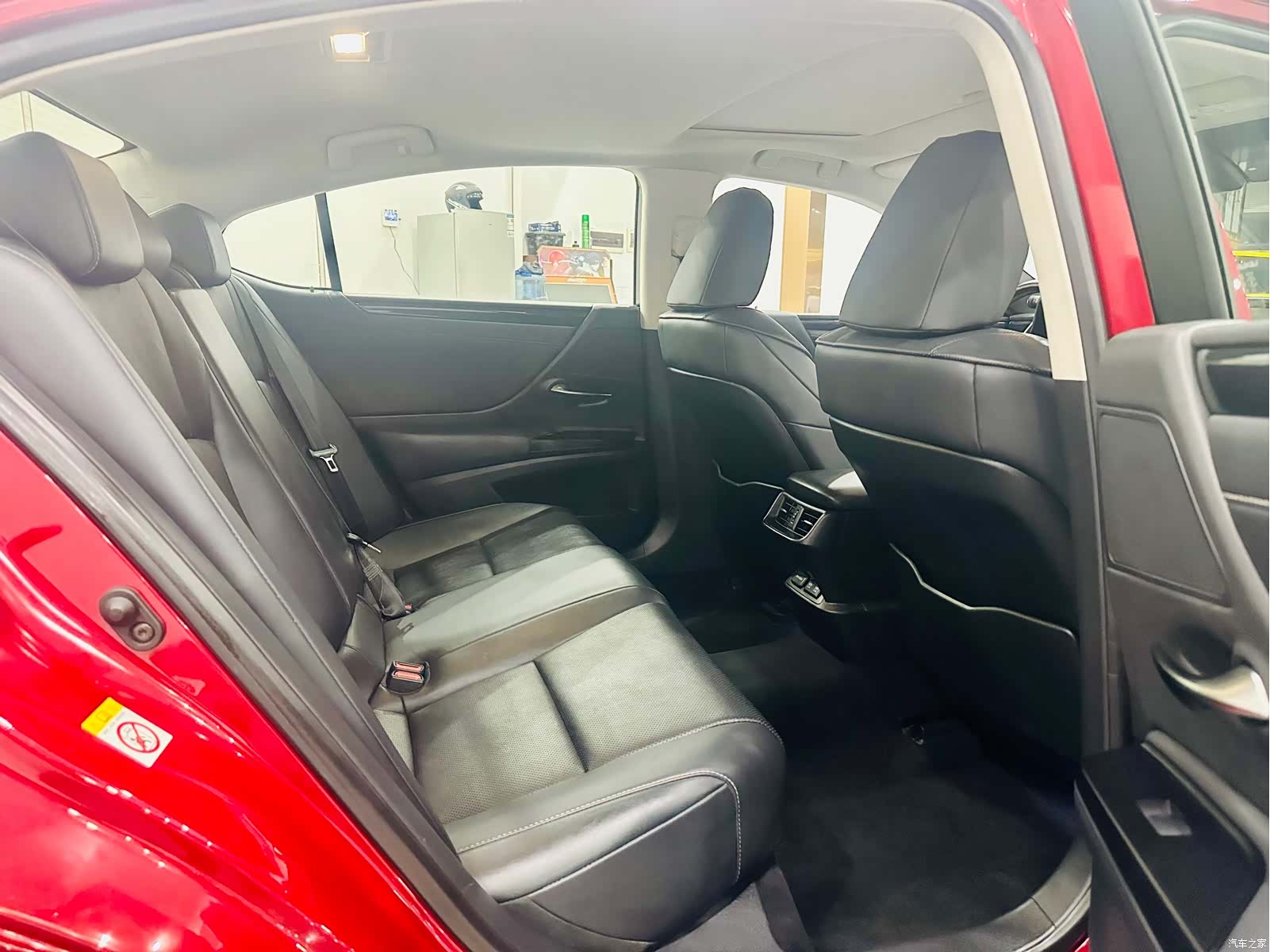 Lexus ES, 2018 12