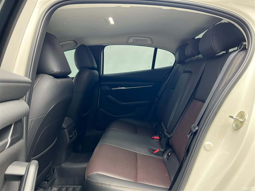 Mazda Mazda3, 2023 17