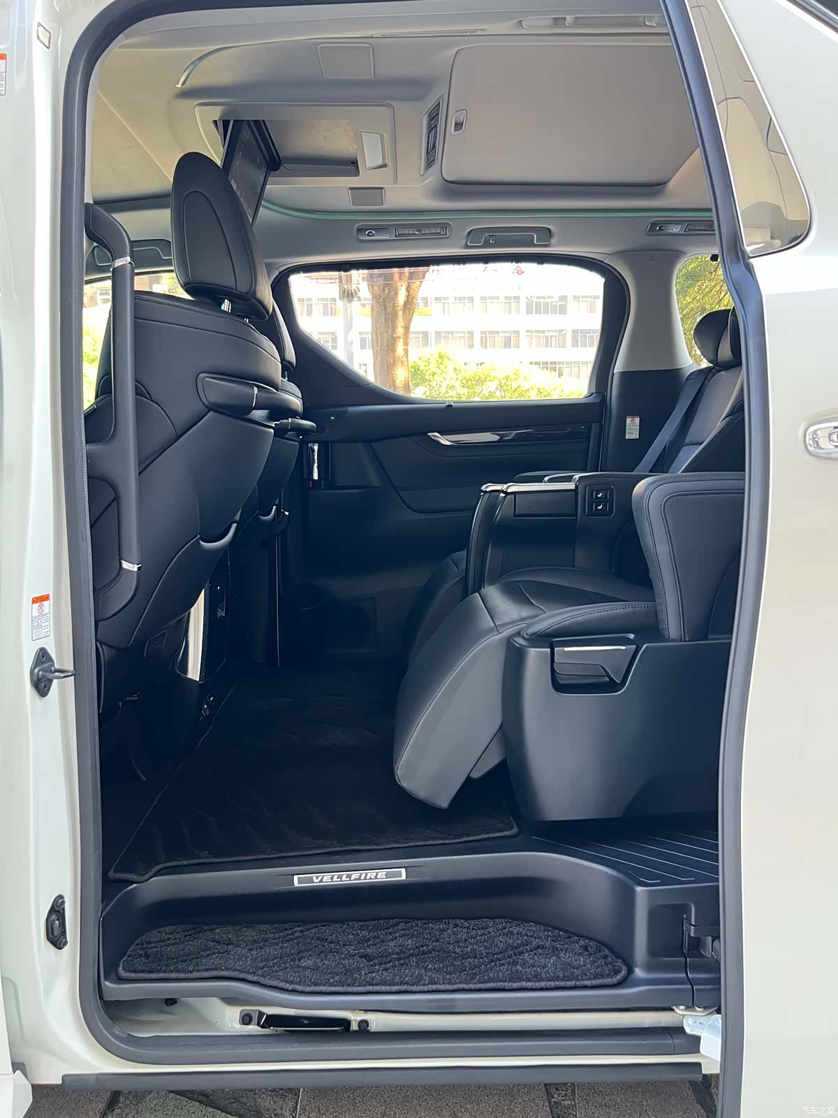 Toyota Vellfire, 2021 25