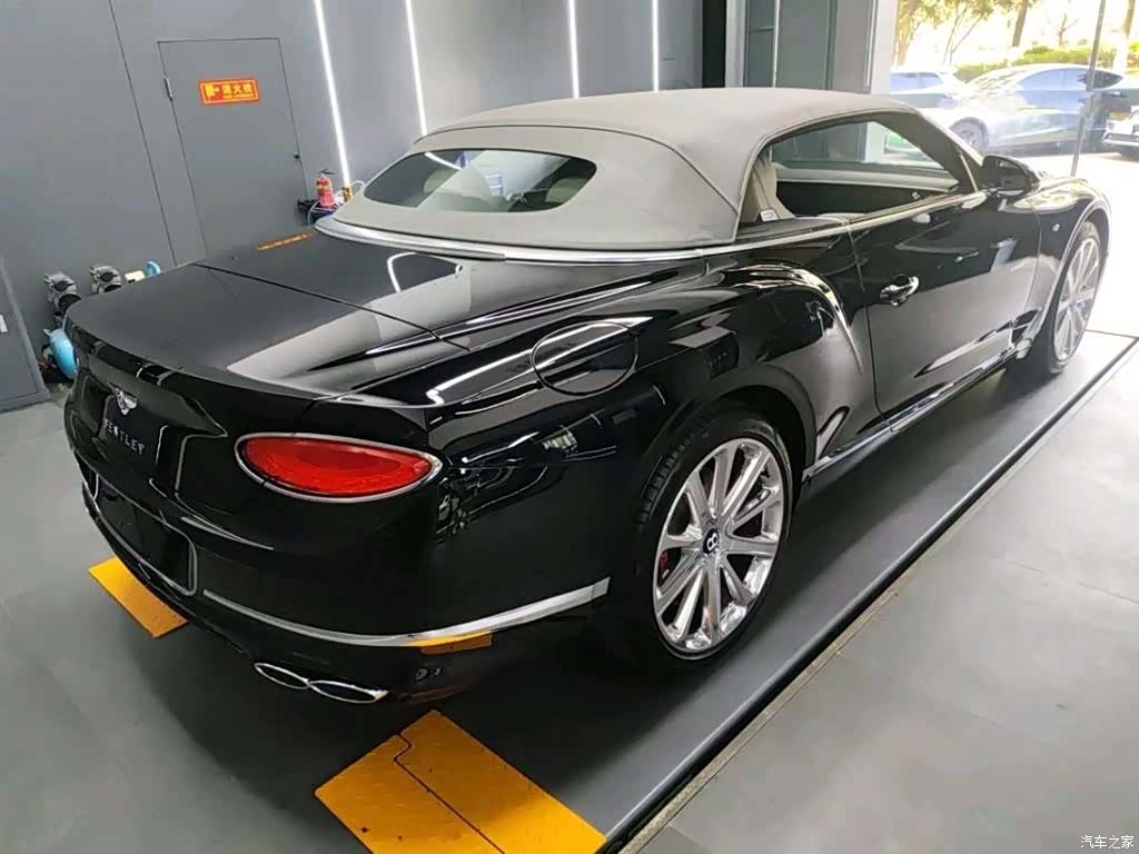 Bentley Continental GT, 2022 все фото