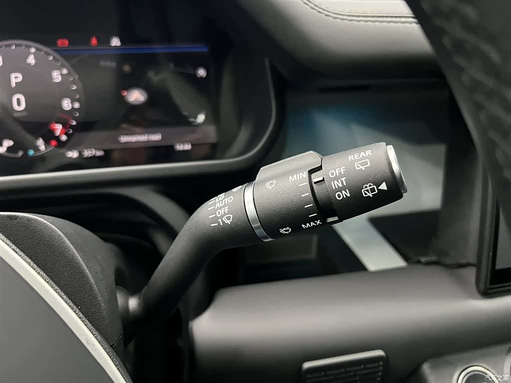 Land Rover Defender, 2024 25