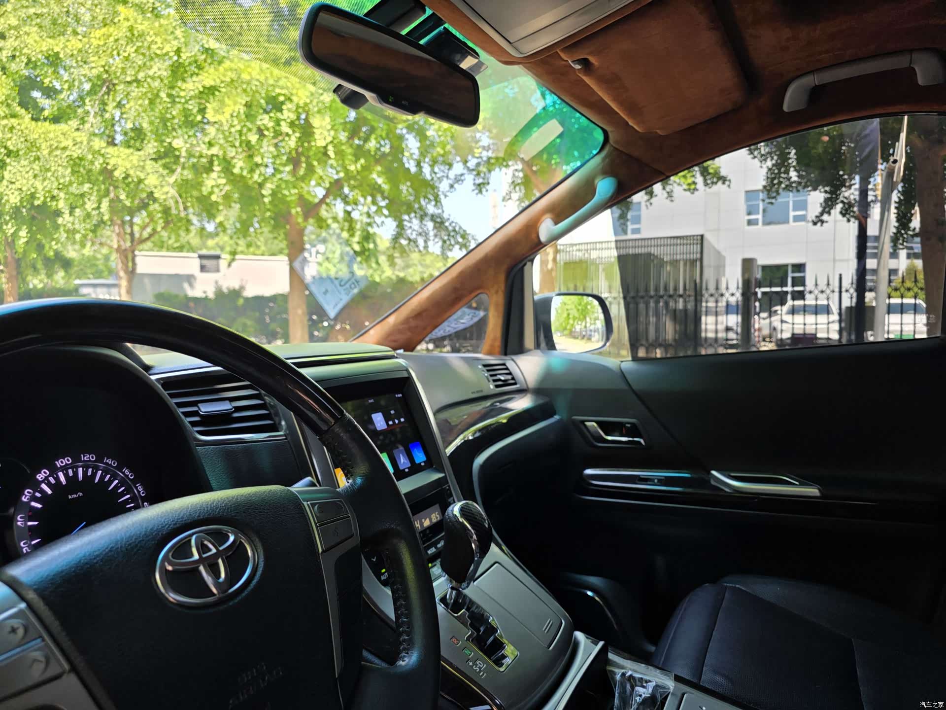 Toyota Alphard, 2014 19