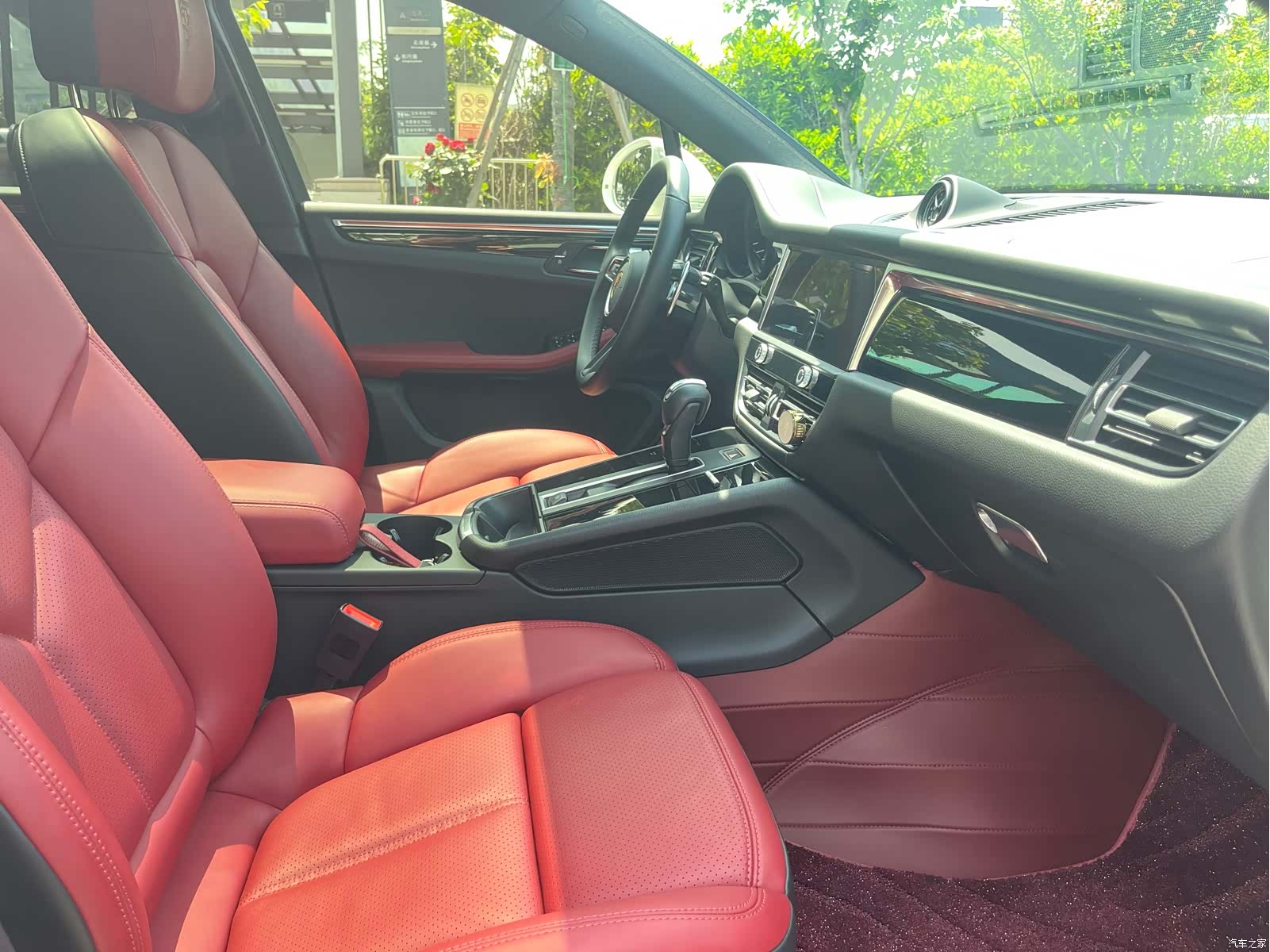 Porsche Macan, 2024 10