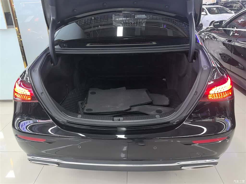 Mercedes-Benz E-Class, 2023 19