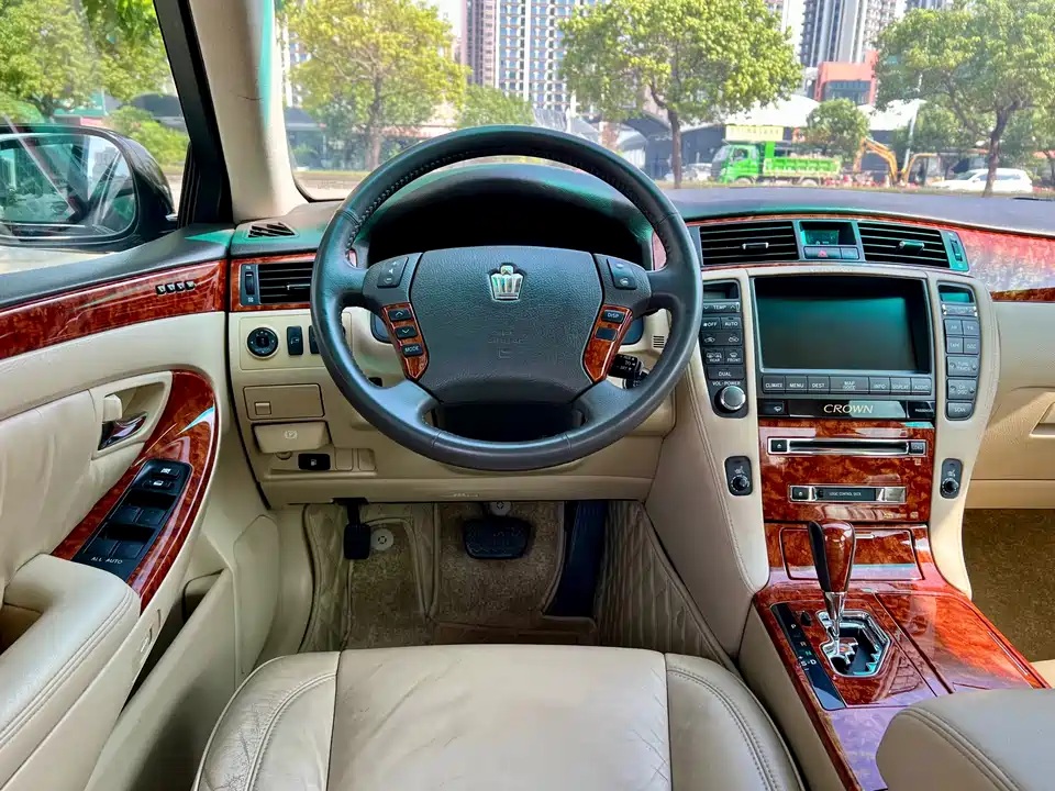 Toyota crown