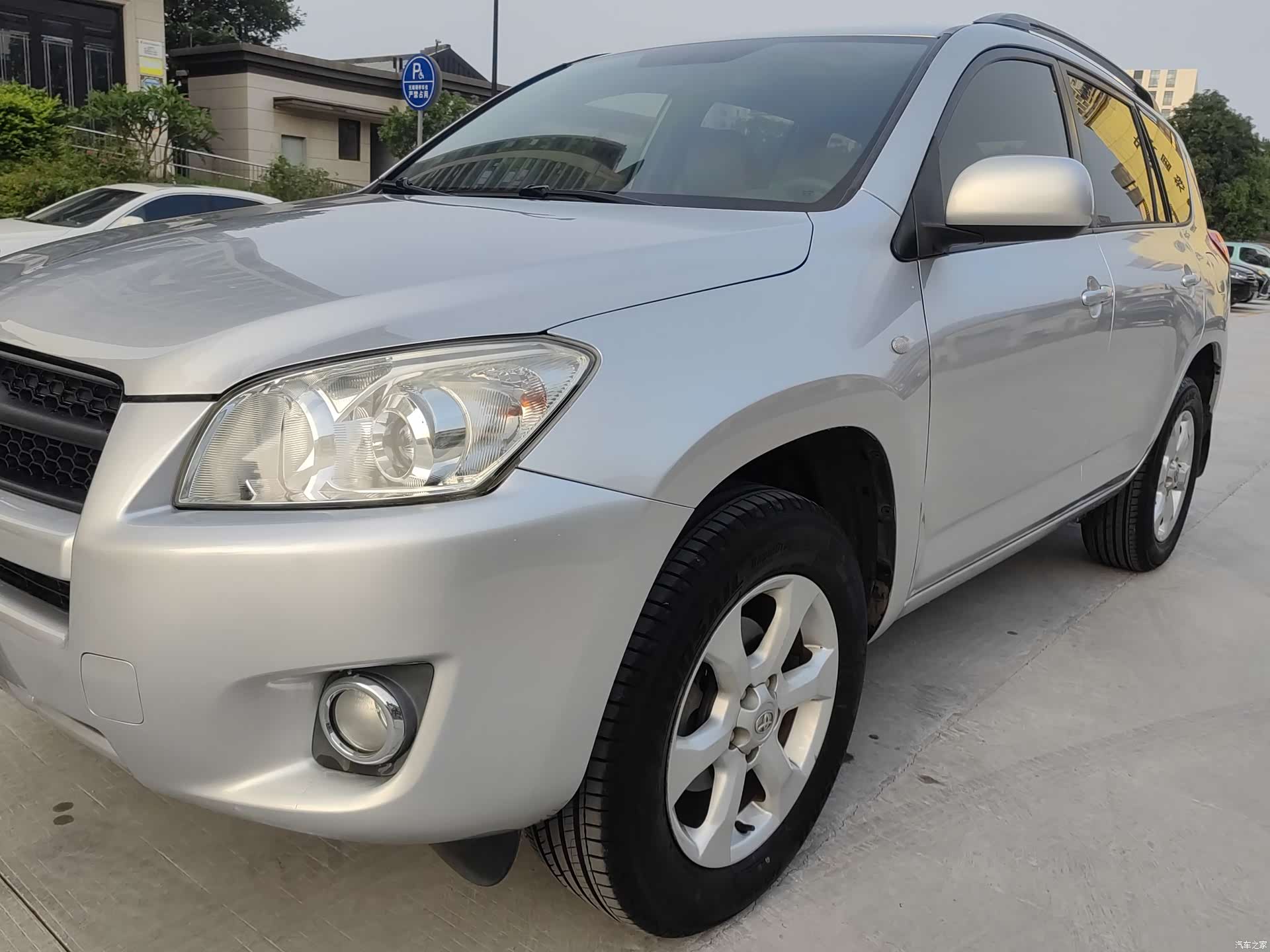 Toyota RAV4, 2012 8