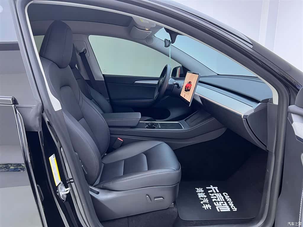 Tesla Model Y, 2024 17