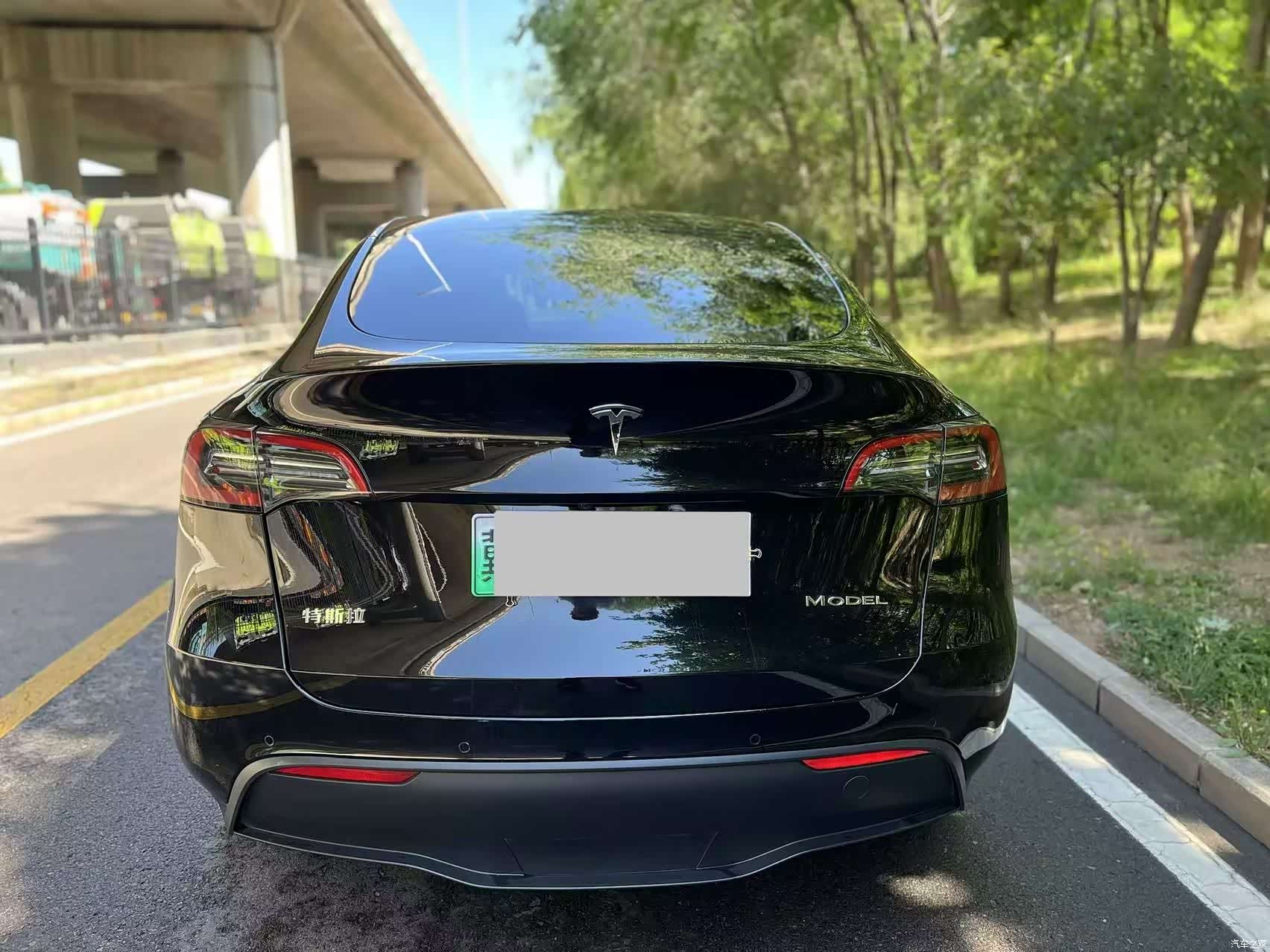 Tesla Model Y, 2022 4