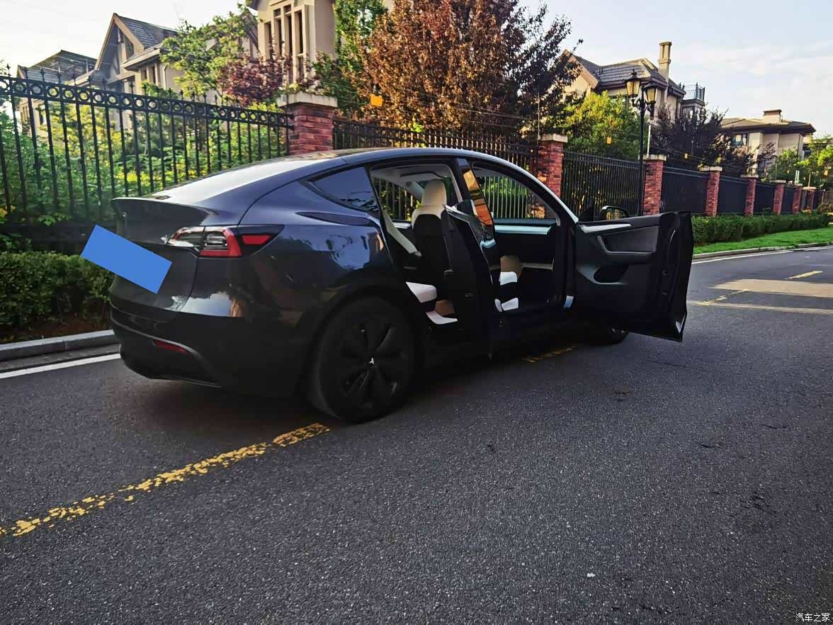 Tesla Model Y, 2024 19