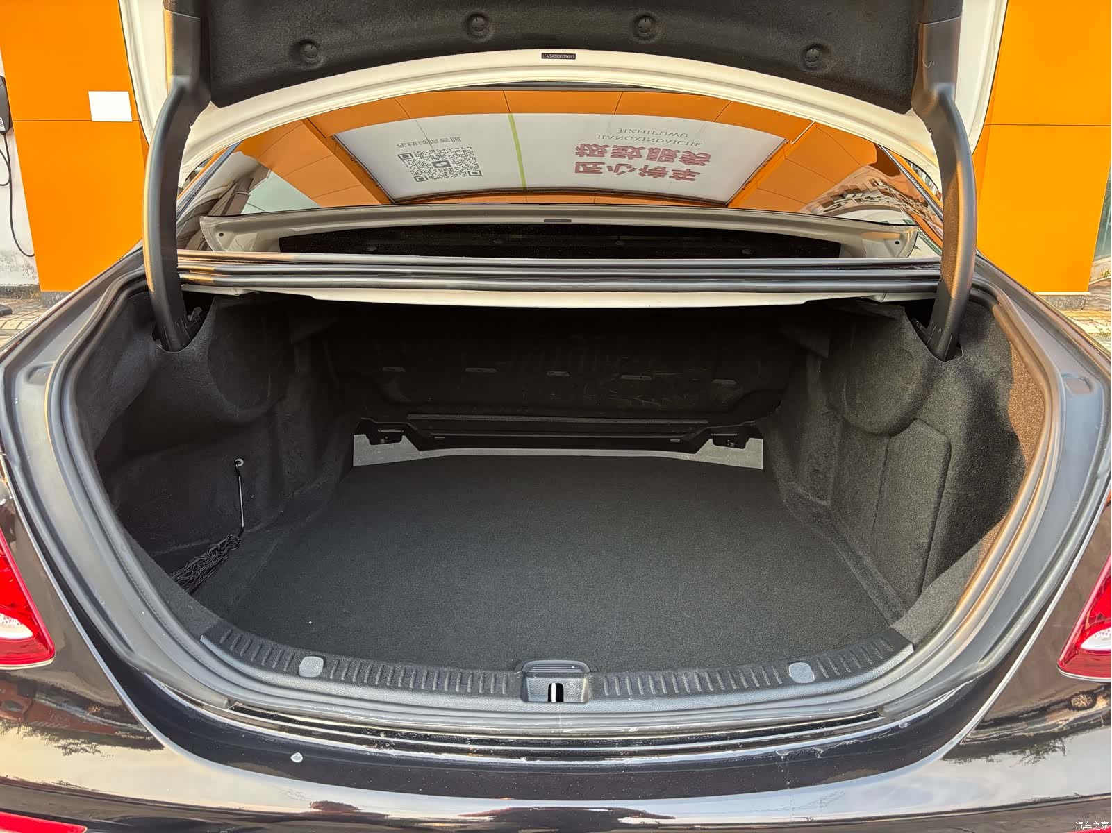 Mercedes-Benz E-Class, 2019 35