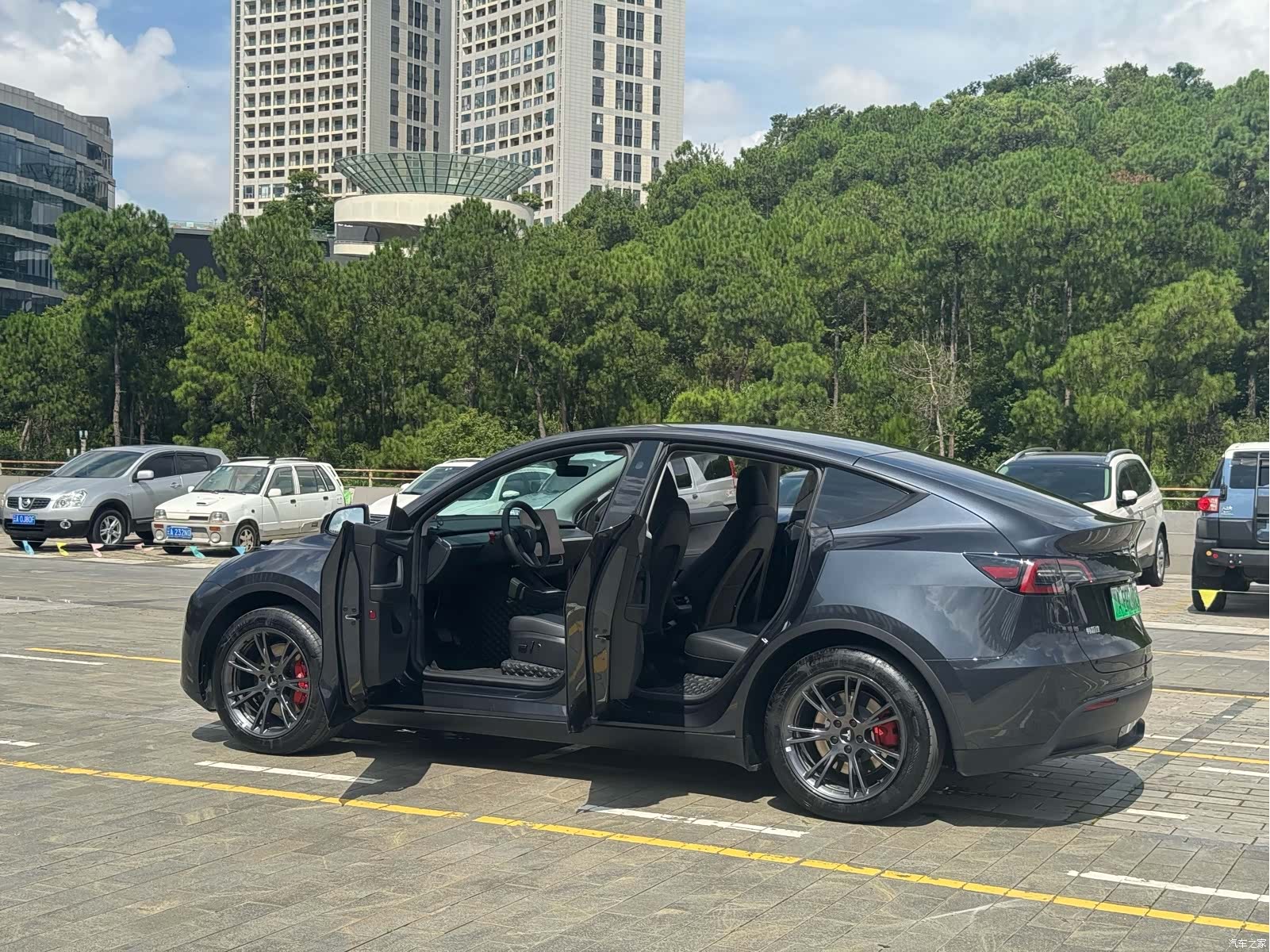 Tesla Model Y, 2024 15