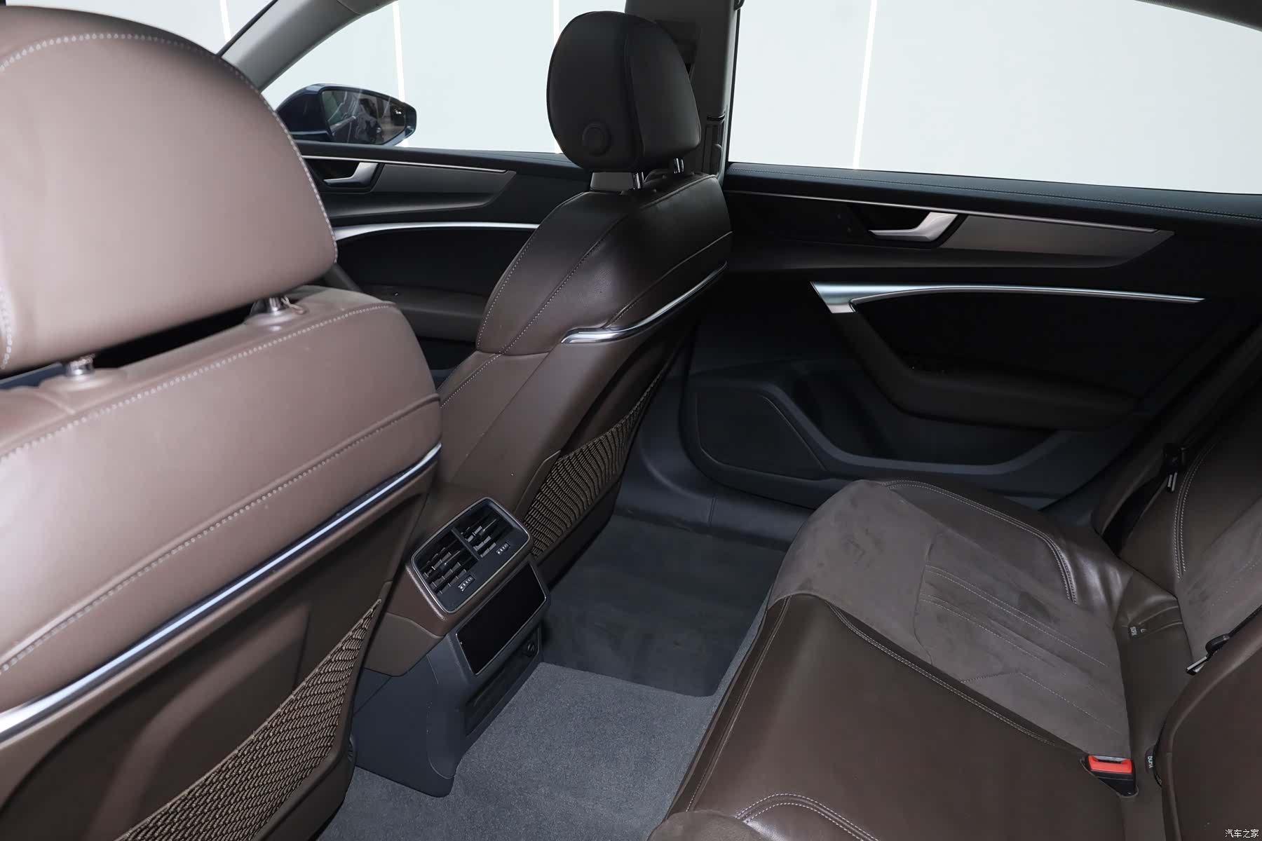 Audi A7L, 2024 16