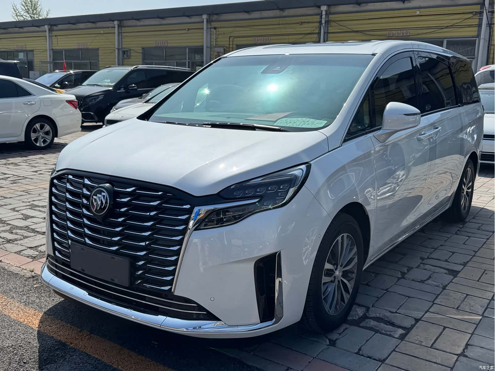 Buick GL8, 2023 1