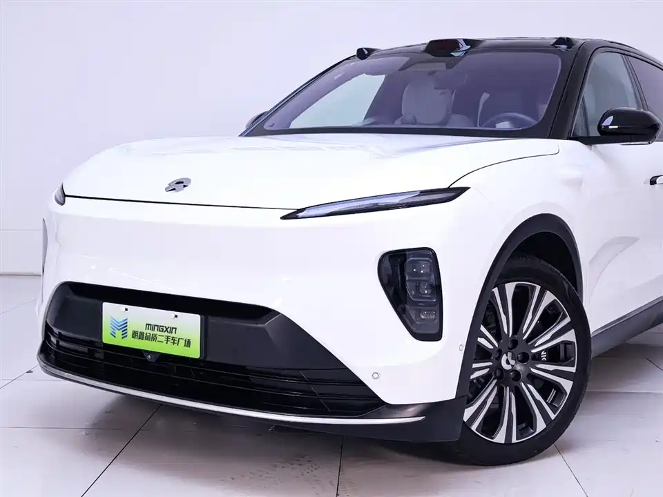NIO ES8