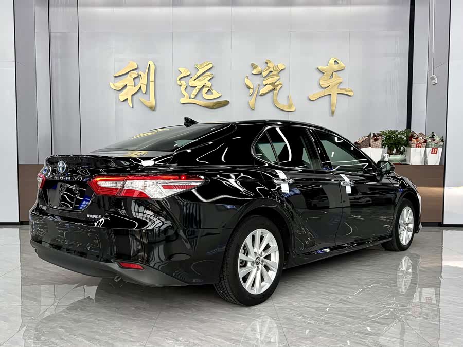 Toyota Camry 2022, фото 15