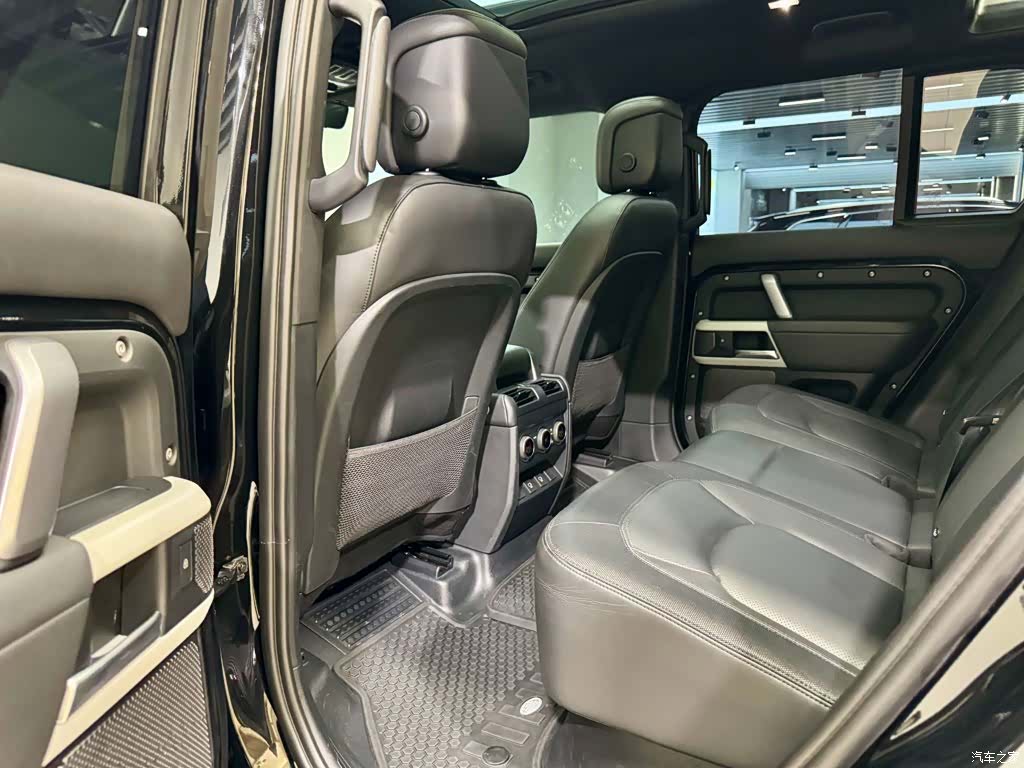 Land Rover Defender, 2023 19